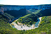 Frankreich, Fluss Ardeche, in der Engstelle der Gorge de Ardeche, im Kalkgestein, Provence