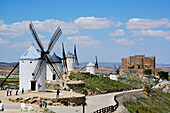 Windmühlengruppe des Don Quichote, in Consuegra,  Provinz Toledo, Kastilien-La Mancha, Spanien
