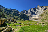 Hütte Refuge des Oulettes de Gaube mit Vignemale im Hintergrund, Vallee de Gaube, Gavarnie, Nationalpark Pyrenäen, Pyrenäen, Frankreich