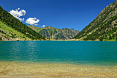 Lake Lac de Gaube in the Vallee de Gaube, Gavarnie, Pyrenees National Park, Pyrenees, France