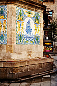 Ein Wasserbrunnen im gotischen Viertel von Barcelona Spanien
