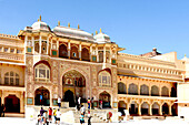 Stadttor der Festung Fort Amber, Mogul Palast, bei Jaipur, Rajasthan, Indien