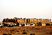 Blick zur Altstadt und Burganlage, in der Wüste Thar, Jaisalmer, Rajasthan, Indien
