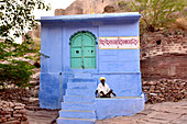 Kleines blaues Haus, in der Wüste Thar, Jodhpur, Rajasthan, Indien