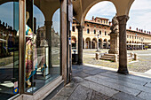 Piazza ducale, Herzogsplatz, Vigevano, Provinz Pavia, Lombardei, Italien