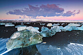Eisformationen an der Südküste Islands, Island.