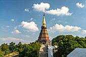 Chedi der königlichen Pagoden Phra Maha Dathu Nabha Metaneedol und Nabhapol Bhumisiri im Doi Inthanon Nationalpark bei Chom Thong, Chiang Mai, Thailand, Asien  