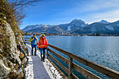 Man and woman hiking the Bürglsteig with Strobl in the background, Bürglsteig, Strobl, Wolfgangsee, Salzkammergut, Salzkammergut Mountains, Salzburg, Austria