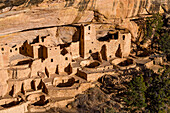 Alte Klippenwohnungen der angestammten Pueblos im Mesa-Verde-Nationalpark, Cliff Palace, Colorado, USA