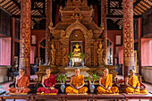 Wachs-Figuren verstorbener Mönche in der buddhistischen Tempelanlage Wat Phra Singh, Chiang Mai, Thailand, Asien