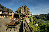 Bistro terrace on the Schönburg with a view of a pleasure boat on the Rhine, Oberwesel, Upper Middle Rhine Valley, Rhineland-Palatinate, Germany