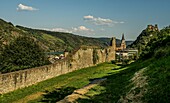 City wall with defense towers and a view of the Church of Our Lady and the Schönburg, old town of Oberwesel, Upper Middle Rhine Valley, Rhineland-Palatinate, Germany