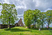 Ruine Löwenburg in Gerolstein, Eifel, Vilkaneifel, Rheinland-Pfalz, Deutschland