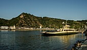 Ferry Loreley on the shore of St. Goar, view to the Rhine promenade from St. Goarshausen and Katz Castle, Upper Middle Rhine Valley, Rhineland-Palatinate, Germany