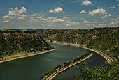 Loop of the Rhine near St. Goarshausen seen from the Loreley Plateau, Upper Middle Rhine Valley, Rhineland-Palatinate, Germany