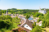 Rožmberk nad Vltavou mit Burg Rožmberk, über der Moldau, Südböhmen, Tschechien