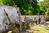 Alter deutscher Friedhof der Kirche Sv. Jana Křtitele, Zátoň, Větřní im Böhmerwald, Moldautal, Tschechien