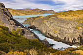 Die Schlucht am Fluss Rio Paine am Salto Grade Wasserfall am Lago Pehoe im südlichen Chile, Patagonien, Südamerika
