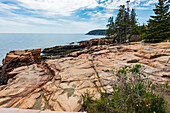 Thunder Hole and view of Atlantic Ocean in Acadia National Park
