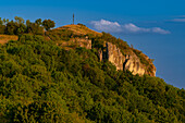 Der Rodenstein auf dem Tafelberg Ehrenbürg oder das „Walberla“,Naturpark Fränkische Schweiz, Landkreis Forchheim, Oberfranken, Franken, Bayern, Deutschland\n