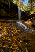 Der Trettstein-Wasserfall des Eidenbach bei Gräfendorf im Naturpark Spessart, Landkreis Main-Spessart, Franken, Unterfranken, Bayern, Deutschland