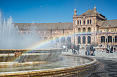 Regenbogen am Brunnen, Plaza de Espana, Sevilla, Andalusien, Spanien
