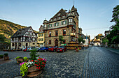 Abendstimmung mit Rathaus in der Altstadt von Oberwesel, Oberes Mittelrheintal, Rheinland-Pfalz, Deutschland