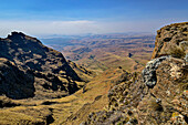 View of Drakensberg from the climb to Langalibalele Pass, Langalibalele Pass, Giant&#39;s Castle, Drakensberg Mountains, Kwa Zulu Natal, Maloti-Drakensberg UNESCO World Heritage Site, South Africa