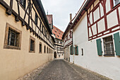 Domstraße mit Fachwerkhäusern in Bamberg, Oberfranken, Bayern, Deutschland