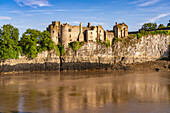 Burgruine Chepstow Castle am Fluss Wye, Chepstow, Monmouthshire, Wales, Großbritannien, Europa