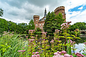 Wasserschloss Schloss Moyland, Bedburg-Hau, Kreis Kleve, Nordrhein-Westfalen, Deutschland, Europa \n