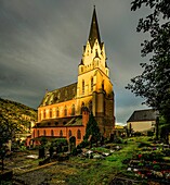 Liebfrauenkirche in Oberwesel im Abendlicht, Oberes Mittelrheintal, Rheinland-Pfalz, Deutschland