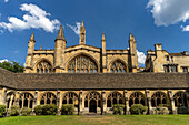 Der Kreuzgang und Kapelle des New College, University of Oxford, Oxfordshire, England, Großbritannien, Europa