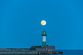 Sassnitz lighthouse, full moon behind, Rügen Island, Sassnitz, Mecklenburg-West Pomerania, Germany