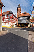 Historisches Rathaus und Kirche in Rieneck im Sinntal, Landkreis Main-Spessart, Unterfranken, Franken, Bayern, Deutschland