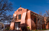 Large adobe church in Santa Fe, New Mexico.