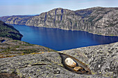 Norwegen, Rogaland, Blick vom Sollifjell auf den Lysefjord, gegenüber vom Preikestolen