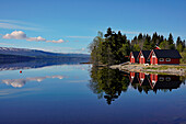 Norwegen, Trøndelag, Rorbuer (Fischerhäuser) am Snåsavatnet Binnensee