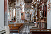 Die Kirche im Kloster Neustift, Brixen, Südtirol, Italien