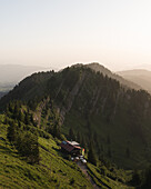 Blick auf das Staufner Haus beim Sonnenuntergang, Oberstaufen, Allgäu, Bayern, Deutschland