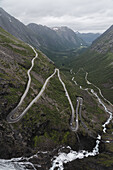 Blick auf die Trollstigen-Passstraße, Romsdalen, More og Romsdal, Norwegen