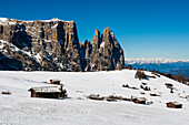 Blick von der Seiser Alm zum Schlern im Winter, Grödnertal, Dolomiten, Südtirol, Italien