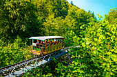 Giessbachbahn, älteste Seilbahn Europas, mit Blick auf den Brienzersee, am Grandhotel Giessbach, Brienz, Kanton Bern, Schweiz