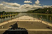 Blick vom Kaiserdenkmal auf die Flussmündung Deutsches Eck von Mosel in den Rhein, Festung Ehrenbreitstein, Koblenz, Oberes Mittelrheintal, Rheinland-Pfalz, Deutschland