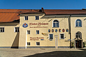 Das Weisse Brauhaus, älteste noch existierende Weißbierbrauerei Bayerns, Kelheim, Niederbayern, Bayern, Deutschland