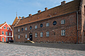 Ribe, das ehemalige Gefängnis "Den Gamle Arrest" beherbergt heute Hotelgäste, Jütland, Dänemark, Stadtbild