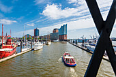 View from the Überseebrücke, Elbphilharmonie, concert hall, Hafencity, Hamburg, Germany