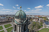 Blick über Berlin vom Dach des Doms in Berlin, Deutschland.