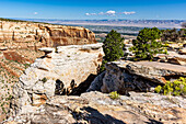Felsen und Canyons vom Rim Rock Drive im Colorado National Monument aus gesehen, USA