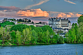Schloss Château d' Amboise über der Loire, Amboise, Loire-Radweg, Loire-Schlösser, Loiretal, UNESCO Welterbe Loiretal, Frankreich